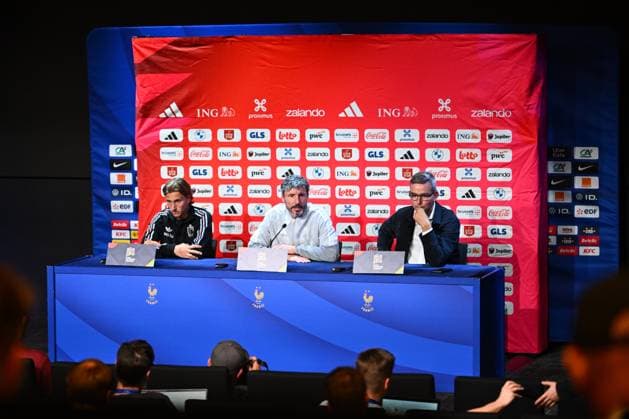France v Belgium - UEFA Nations League 2026 Media Activities 04 10 2026 PARIS, FRANCE - OCTOBER 04 : Godts Mika forward of Belgium, Van Bommel Mark head coach of Belgium speaking with the media during a pre-match press conference, PK, Pressekonferenz ahead of the UEFA Nations League tournament league phase matchday 4 group A1 match between France and Belgium on October 4, 2026 in Paris, France, 04 10 2026 Paris France Copyright: xDexVoechtx-xKalutx