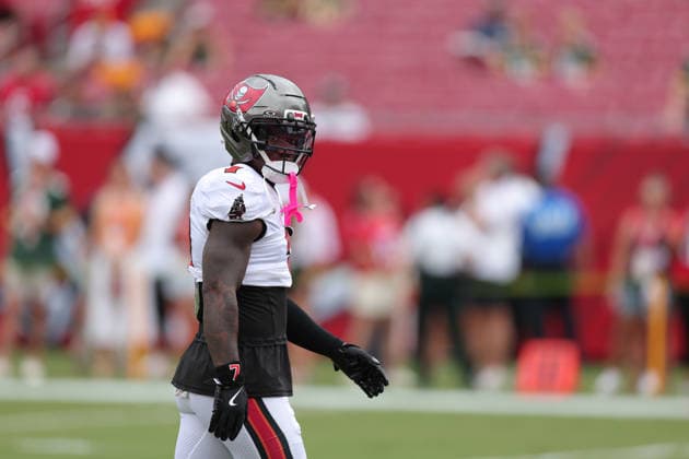 Oct 4, 2026; Tampa, FL, USA; Tampa Bay Buccaneers running back Bucky Irving (7) looks on during pregame warms up before the NFL, American Football Herren, USA game between the Green Bay Packers and Tampa Bay Buccaneers at Raymond James Stadium. Mandatory Credit: Taylor McFee-Cal Media Tampa USA - ZUMAc04_ 20261004_zma_c04_005 Copyright: xTaylorxMcfeex