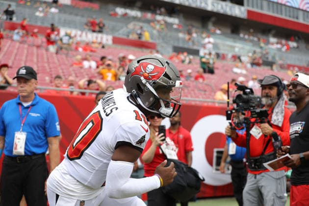 Oct 4, 2026; Tampa, FL, USA; Tampa Bay Buccaneers quarterback Jalon Daniels (10) exits the tunnel for pregame warms up before his first career start in the NFL, American Football Herren, USA game between the Green Bay Packers and Tampa Bay Buccaneers at Raymond James Stadium. Mandatory Credit: Taylor McFee-Cal Media Tampa USA - ZUMAc04_ 20261004_zma_c04_012 Copyright: xTaylorxMcfeex