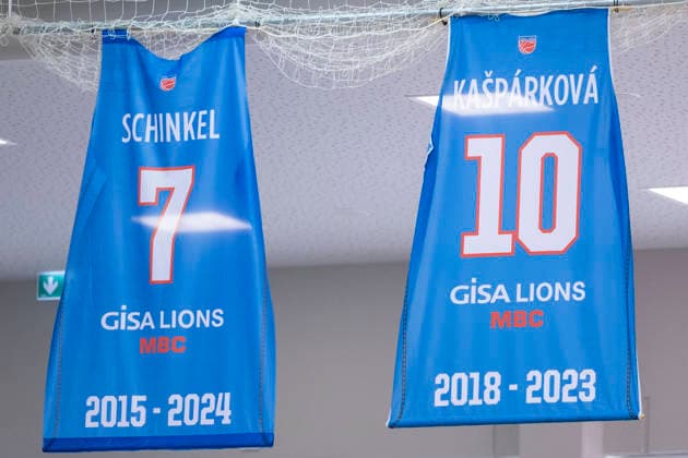 Toyota DBBL 2026–2027: HalFit Lions vs. TK Hannover, Halle-Saale, Germany, October 4, 2026. Pictured: Laura Schinkel’s jersey hangs next to Barbora Kasparkova’s. Halle-Saale, swh Arena, Saxony-Anhalt, Germany