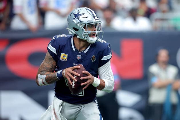 October 4, 2026, Houston, Texas, U.S: Dallas Cowboys quarterback Dak Prescott (4) looks to pass downfield during the third quarter of the NFL, American Football Herren, USA regular season game between the Houston Texans and the Dallas Cowboys at Reliant Stadium in Houston, TX on October 4, 2026. Houston U.S - ZUMAw137 20261004_aap_w137_050 Copyright: xErikxWilliamsx