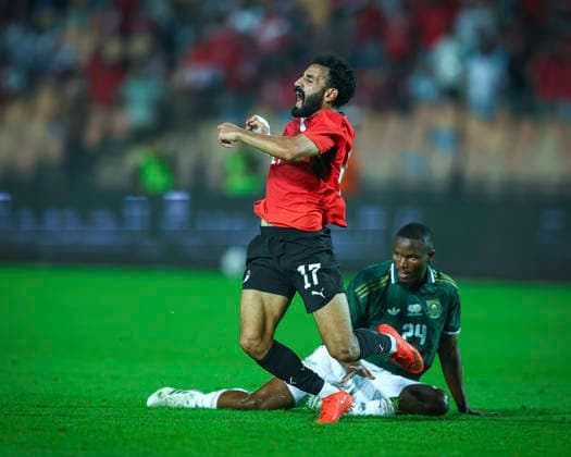 Egypt v South Africa - International Friendly, Länderspiel, Nationalmannschaft Mohanad Lashin and Olwethu Makhanya during the international friendly match between Egypt and South Africa at Cairo International Stadium, Cairo, Egypt Cairo Cairo EGYPT Copyright: xMohamedxTageldinx
