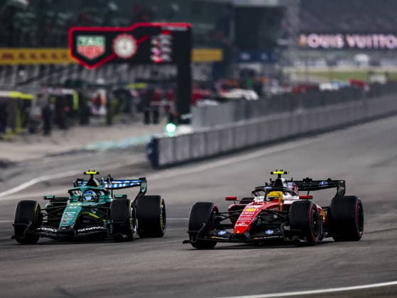 KUALA LUMPUR, MALAYSIA - OCTOBER 04: Andrea Kimi Antonelli of Italy driving the (12) Mercedes AMG PETRONAS F1 Team F1 W17 and Lewis Hamilton of Great Britain driving the (44) Scuderia Ferrari HP SF-26 during the race of the FIA Formula 1 Grand Prix of Bahrain in Malaysia at the Sepang Circuit on October 04, 2026 in Kuala Lumpur, Malaysia. (Photo by Qian Jun SPP-Paddocker) Copyright: xQianxJun SPP-Paddockerx Sportspressphoto_SPR246510