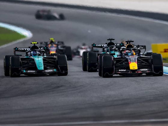 KUALA LUMPUR, MALAYSIA - OCTOBER 04: Max Verstappen of the Netherlands driving the (3) Oracle Red Bull Racing RB22 and Andrea Kimi Antonelli of Italy driving the (12) Mercedes AMG PETRONAS F1 Team F1 W17 during the race of the FIA Formula 1 Grand Prix of Bahrain in Malaysia at the Sepang Circuit on October 04, 2026 in Kuala Lumpur, Malaysia. (Photo by Qian Jun SPP-Paddocker) Copyright: xQianxJun SPP-Paddockerx Sportspressphoto_SPR246550