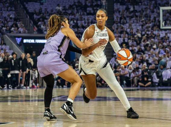 OCT 04 2026 San Francisco, CA U.S.A. Las Vegas Aces center A ja Wilson (22)goes to the basket against Golden State Valkyries guard Veronica Burton (22) during the WNBA, Basketball Damen, USA semifinals playoff game 1 western conference between the Las Vegas Aces and the Golden State Valkyries at the Chase Centers. CSM WNBA Semi Finals Game 1 2026: Las Vegas Vs Golden State OCT 4 - ZUMAc04_ 20261004_zma_c04_358 Copyright: xThurmanxJamesx