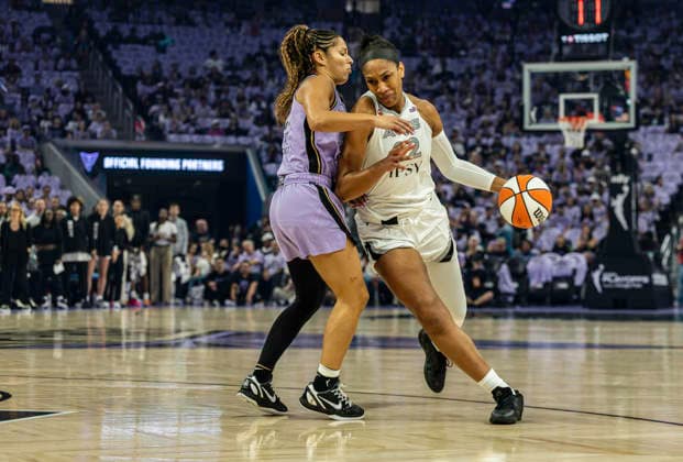 OCT 04 2026 San Francisco, CA U.S.A. Las Vegas Aces center A ja Wilson (22)drives to the basket against Golden State Valkyries guard Veronica Burton (22) during the WNBA, Basketball Damen, USA semifinals playoff game 1 western conference between the Las Vegas Aces and the Golden State Valkyries at the Chase Centers. CSM WNBA Semi Finals Game 1 2026: Las Vegas Vs Golden State OCT 4 - ZUMAc04_ 20261004_zma_c04_361 Copyright: xThurmanxJamesx