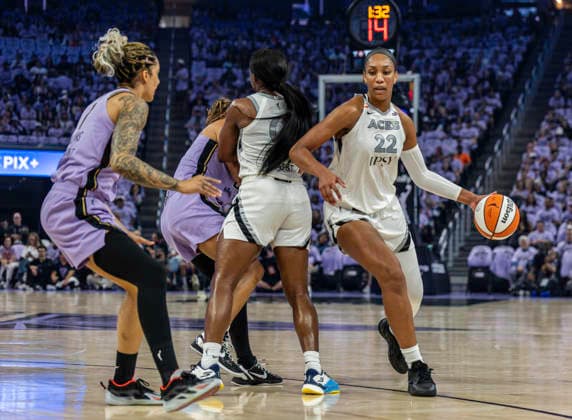 OCT 04 2026 San Francisco, CA U.S.A. Las Vegas Aces center A ja Wilson (22)goes to the basket during the WNBA, Basketball Damen, USA semifinals playoff game 1 western conference between the Las Vegas Aces and the Golden State Valkyries at the Chase Centers. CSM WNBA Semi Finals Game 1 2026: Las Vegas Vs Golden State OCT 4 - ZUMAc04_ 20261004_zma_c04_365 Copyright: xThurmanxJamesx