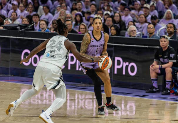 WNBA, Basketball Damen, USA Semi Finals Game 1 2026: Las Vegas Vs Golden State OCT 4 OCT 04 2026 San Francisco, CA U.S.A. Golden State Valkyries forward Gabby Williams (1)shoots the ball against Las Vegas Aces guard Jewell Loyd (24)during the WNBA semifinals playoff game 1 western conference between the Las Vegas Aces and the Golden State Valkyries at the Chase Centers. Thurman James CSM (Credit Image: Â Thurman James Cal Media) San Francisco Ca USA EDITORIAL USE ONLY Copyright: xx ZUMA-20261004_zma_c04_427.jpg ThurmanxJamesx csmphotothree531789