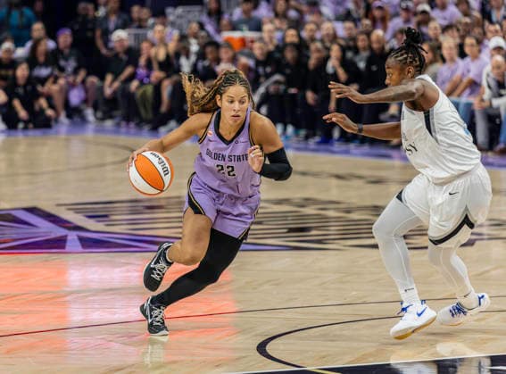 WNBA, Basketball Damen, USA Semi Finals Game 1 2026: Las Vegas Vs Golden State OCT 4 OCT 04 2026 San Francisco, CA U.S.A. Golden State Valkyries guard Veronica Burton(22)drives to the basket during the WNBA semifinals playoff game 1 western conference between the Las Vegas Aces and the Golden State Valkyries at the Chase Centers. Thurman James CSM (Credit Image: Â Thurman James Cal Media) San Francisco Ca USA EDITORIAL USE ONLY Copyright: xx ZUMA-20261004_zma_c04_448.jpg ThurmanxJamesx csmphotothree531808
