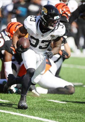 CINCINNATI, OH - OCTOBER 4: Jacksonville Jaguars running back Bhayshul Tuten 33 in a game between the Jacksonville Jaguars and the Cincinnati Bengals on October 4, 2026, at Paycor Stadium in Cincinnati, OH. (Photo by Jeff Moreland Icon Sportswire) NFL, American Football Herren, USA OCT 04 Jaguars at Bengals EDITORIAL USE ONLY Icon168261004082