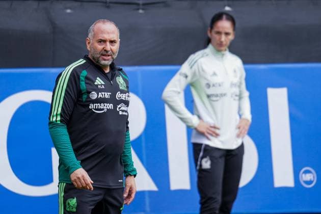 MEXICAN WOMEN S NATIONAL TEAM MEXICAN WOMEN S NATIONAL TEAM TRAINING SESSION 06102026 MEXICO CITY, MEXICO Photo of Pedro Lopez, coach of the Mexican Women’s National Soccer Team, during a training session at the Centro de Alto Rendimiento in Mexico City, ahead of their friendly match against Jamaica this Friday in Aguascalientes Photo of Pedro Lopez, coach of the Mexican Women’s National Soccer Team, during a training session at the High-Performance Center in Mexico City, ahead of their friendly match against Jamaica this Friday in Aguascalientes. PHOTO BY IMAGENSHOP PHOTO AGENCY MEXICO CITY, MEXICO Copyright: xIMAGENSHOPxAGENCIAxFOTOGRAFICAx