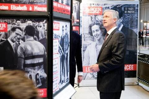 King Philippe - Filip of Belgium pictured during a royal visit to the La Famille royale fait la Une exposition organized by the Soirmag magazine, Wednesday 07 March 2018 in Brussels. The weekly publication is celebrating their 90th anniversary with an exhibition of 300 magazine covers featuring the Royal Family F. Andrieu Agencepeps Reporters Roi Philippe durand la visite de l exposition La Famille royale fait la Une organisà F.ANDRIEU