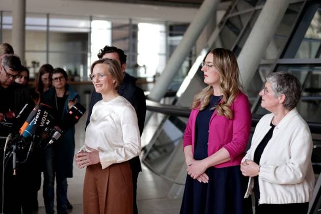 Felix Banaszak, Co-Chair Buendnis 90 Die Gruenen, Franziska Brantner, Co-Chair Buendnis 90 Die Gruenen, Katharina Droege, Co-Chair Buendnis 90 Die Gruenen Bundestag faction, Britta Hasselmann, Co-Chair Buendnis 90 Die Gruenen Bundestag faction, joint statement by the Federal Executive Committee and the Bundestag faction of the Greens, DEU, Berlin, 10 03 20