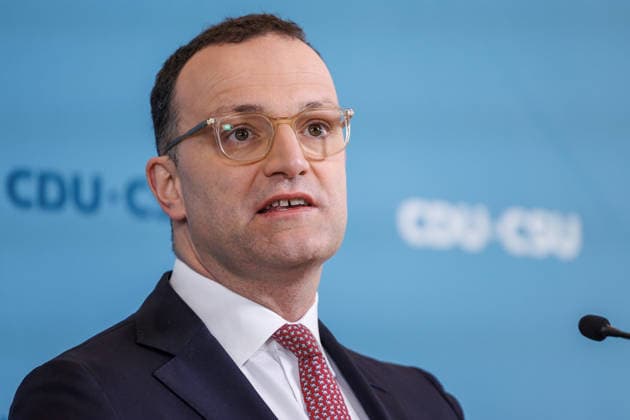 Statement before the parliamentary group meeting of the CDU CSU Jens Spahn, leader of the CDU CSU parliamentary group in the Bundestag, speaks during a statement before the parliamentary group meeting on 17 03 2026 in Berlin Berlin Germany Reichstag