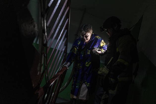 Ukrainian firefighters battle blaze after Russian drone strike in Druzhkivka DRUZHKIVKA, UKRAINE - JUNE 17: Ukrainian firefighters assist a woman as they evacuate her from her home following a fire caused by a Russian drone attack in Druzhkivka, Ukraine, on June 17, 2026. Diego Herrera Carcedo Anadolu Ukraine Donetsk. Editorial use only. Please get in touch for any other usage. Copyright: x2026xAnadoluxDiegoxHerreraxCarcedox