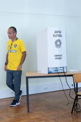RECORD DATE NOT STATED Elections in the city of Porto, Portugal, 2026. Porto (Portugal), October 4, 2026 - Politics Elections 2026 Voting - Voters arrive to vote in Porto at ISEP, the third largest Brazilian polling station abroad, in the city of Porto, Portugal, this Sunday, October 4, 2026.(Foto: Andre Ribeiro Thenews2 imago images) Elections in the city of Porto, Portugal, 2026. Copyright: xAndrexRibeirox