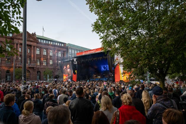 Celebrating German Unity Day in Bremen: German Unity Day 2026 celebrations, Bremen, October 4, 2026; Bremen, public festival, Kamrad Bremen concert, Germany, October 4, 2026 Celebrating German Unity Day in Bremen at the Market Square, City Hall on October 4, 2026 in Bremen, Germany Photo by Axel Kaste, Kamrad Concert in Bremen’s Market Square, City Hall, Free H Tag der Deutschen Einheit Konzert Kamrad + Versengold 4.10.26 LR-2104