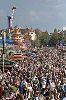 Oktoberfest visitors at the 191st Oktoberfest in 2026 at the Theresienwiese in Munich, October 4, 2026 Foto:xB.xSaarx xFuturexImagex oktoberfest_6016