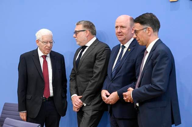 ABB BPK Dr. Josef Schuster, President of the Central Council of Jews in Germany; Prof. Dr. Steffen Augsberg, Professor of Public Law, Justus Liebig University of Giessen; Uwe Becker, Representative of