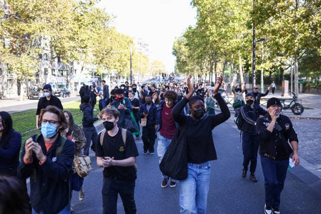 Clashes With Police During Student Protest - Paris Clashes between protesters and police during the student demonstration between the Lycee Paul Valéry and the Lycée Elisa Lemonnier in the 12th arrondissement of Paris, France on October 5, 2026. Students continue their protest to demand the hiring of substitute teachers, increased resources, and decent learning conditions. Photo by Raphael Lafargue ABACAPRESS.COM Paris France Copyright: xLafarguexRaphael ABACAx