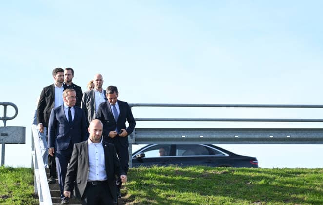 Navy to Get New Port in Emden Olaf Lies (SPD), Minister-President of Lower Saxony, joins Boris Pistorius (SPD), Federal Minister of Defense, at the Knock Main Pumping Station. Federal Minister of Defense Boris Pistorius (SPD) announced today that a new naval port is to be built in Copyright: xdiebildwerftx