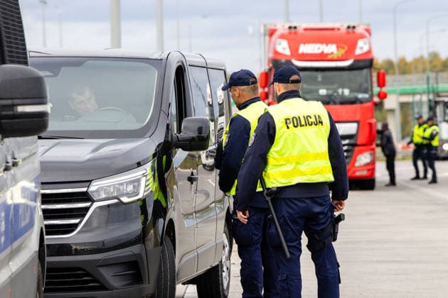 The meeting between Martynas Katelynas and Marcin Kierwinski at the Budzisko Border Control Point on October 5, 2026, in Budzisko Copyright: xTeodorasxBiliūnas BNSx