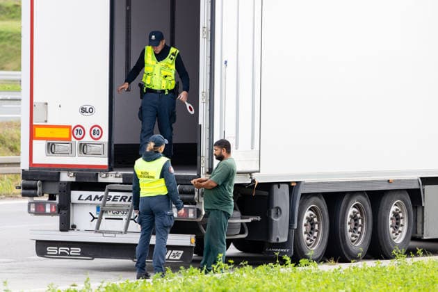 The meeting between Martynas Katelynas and Marcin Kierwinski at the Budzisko border checkpoint on October 5, 2026, in Budzisko Copyright: xTeodorasxBiliūnas BNSx