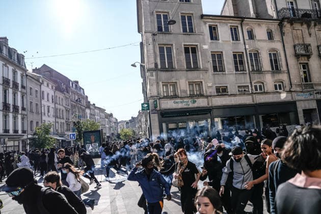 Student protests continue across France as up to 500 high schools close NANCY, FRANCE - OCTOBER 05: Demonstrators clash with police officers during a student protest in Nancy as demonstrations and blockades continue around several high schools, on October 05, 2026 in Nancy, France. Students are taking part in a nationwide high-school mobilization over school conditions and demands for greater education resources, while security units remain deployed around several locations in the city. Muhammed Said Tako Anadolu Nancy France. Editorial use only. Please get in touch for any other usage. Copyright: x2026xAnadoluxMuhammedxSaidxTakox
