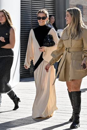 PFW Zimmermann Outside Arrivals Zoey Deutch arriving at Zimmermann show during Paris Fashion Week, in Paris, France on 5 October 2026. Photo by Julien Reynaud APS-Medias ABACAPRESS.COM Paris France Copyright: xReynaudxJulien APS-Medias ABACAx