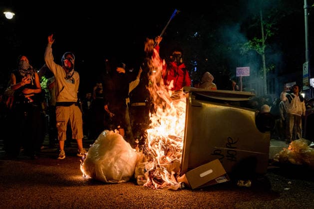 Protests against the housing crisis in Barcelona, Spain - 05 Oct 2026 Garbage bins are seen on fire during the demonstration. Demonstrations were called in cities all over Spain following the eviction of Mari Carmen, an 87 years woman evicted from her apartment after it was bought by a real estate agency, and the Spanish parliamentís rejection of a decree aimed at strengthening protections for tenants. Barcelona Spain Copyright: xDavidexBonaldox xSOPAxImagesx DBONALDO-2068