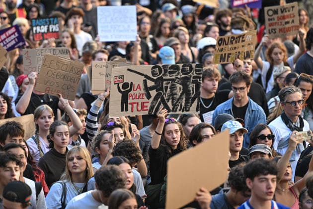 Protest against eduction conditions in Paris PARIS, FRANCE - OCTOBER 6: Demonstrators participate in a protest raising placards against education conditions and to highlight the lack of resources and staff in high schools in Paris, France, on October 6, 2026. Firas Abdullah Anadolu Paris France. Editorial use only. Please get in touch for any other usage. Copyright: x2026xAnadoluxFirasxAbdullahx