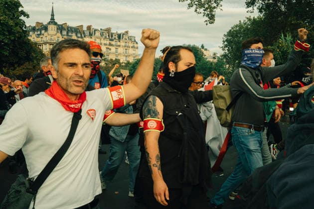 Paris Students Protest Education Conditions A demonstrator raises an arm while moving through a dense crowd in Paris, France, on October 6, 2026. France s Interior Ministry said 256,000 people marched nationwide, including 56,000 in Paris, during the student-led day of action over school conditions. High school students called for more education funding and staff, smaller classes and improved facilities, with teachers, parents and unions joining demonstrations. Paris Ile de France France Copyright: xDavoodxMaeilix