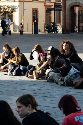 High School And University Student Protest - Toulouse St Sernin secondary school pupils general assembly before setting off for the demonstration. Protests by secondary school pupils and students calling for improvements to their living and learning conditions, supported by the trade unions CGT, FO, FSU and Solidaires. France, Toulouse, 6 October 2026. Photo by Patricia Huchot-Boissier AbacaPress.com. Toulouse OCCITANIE France Copyright: xHuchot-BoissierxPatricia ABACAx