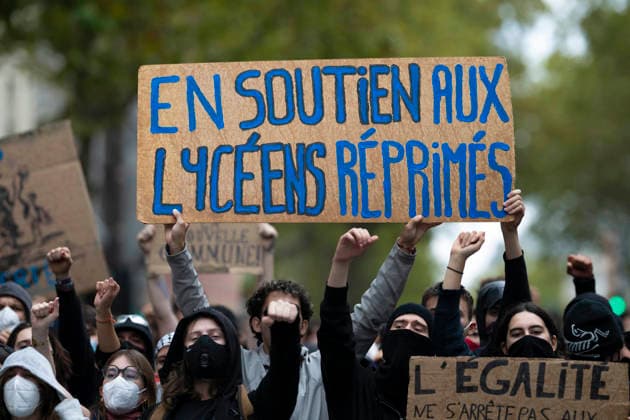 Students Demonstration outside Science Po Paris Students on Boulevard Saint Germain during a demonstration outside Science Po in Paris, France on October 7 2026 in support of high school students. Photo by Eliot Blondet ABACAPRESS.COM Paris France Copyright: xBlondetxEliot ABACAx