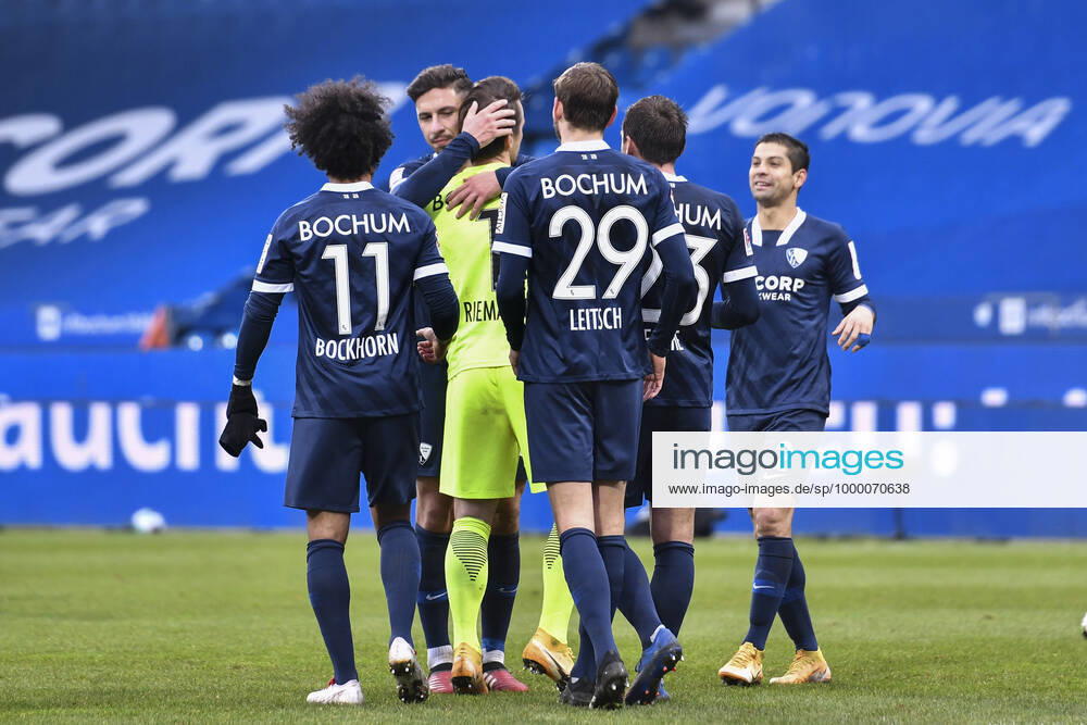 Final cheer emotion joy of the team of Bochum 02 01 2021 Football, 2 Bundesliga, VfL Bochum vs Darmstadt 98, Vonovia Ruhrstadion, Bochum, DFB DFL REGULATIONS PROHIBIT ANY USE OF PHOTOGRAPHS AS IMAGE SEQUENCES AND OR QUASI VIDEO