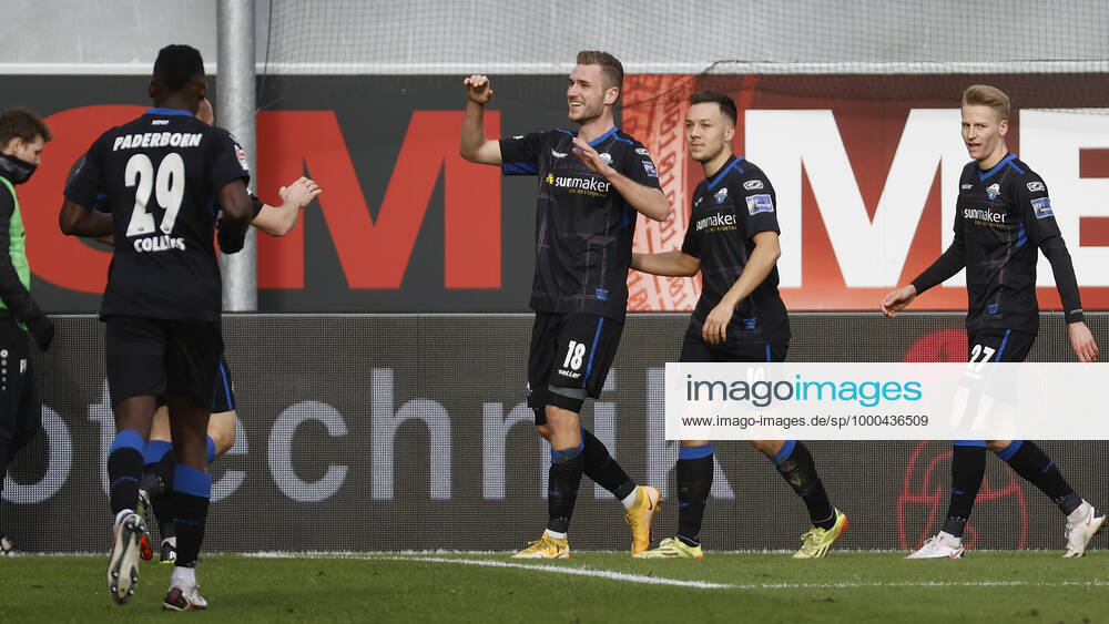 Cheering after the goal to 1 0, cheering, cheering, cheering, emotions around the goal scorer Dennis Srbeny SC Paderborn 07 2 v li , Germany, Paderborn, Benteler Arena, 23 01 2021,, emonline, despor, deonline, SC Paderborn 07 FC Wuerzburger Kickers, Football, 2 Bundesliga DFL REGULATIONS PROHIBIT ANY USE OF PHOTOGRAPHS AS IMAGE SEQUENCES AND OR QUASI VIDEO