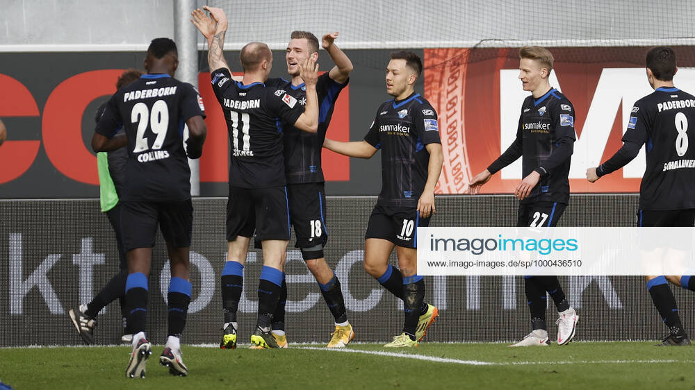 Cheering after the goal to 1 0, cheering, cheering, cheering, emotions v li Jamilu Collins SC Paderborn 07 , Sven Michel SC Paderborn 07 , goal scorer Dennis Srbeny SC Paderborn 07 , Julian Justvan SC Paderborn 07 , Chris Fuehrich SC Paderborn 07 and Ron Schallenberg SC Paderborn 07 , Germany, Paderborn, Benteler Arena, 23 01 2021,, emonline, despor, deonline, SC Paderborn 07 FC Wuerzburger Kickers, Football, 2 Bundesliga DFL REGULATES PROHIBIT ANY USE OF PHOTOGRAPHS AS IMAGE SEQUENCES AND OR QUASI VIDEO