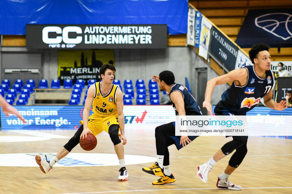 Jonas Mattisseck ALBA Berlin in a duel with Nimrod Hilliard HAKRO Merlins Crailsheim , GER, HAKRO Merlins Crailsheim vs Alba Berlin, 09 02 2021, 17 Matchday easycredit Basketball Bundesliga, Season 2020 2021 GER, HAKRO Merlins Crailsheim vs Alba Berlin, 09 02 2021, 17 Matchday easycredit Basketball Bundesliga, Season 2020 2021 Crailsheim