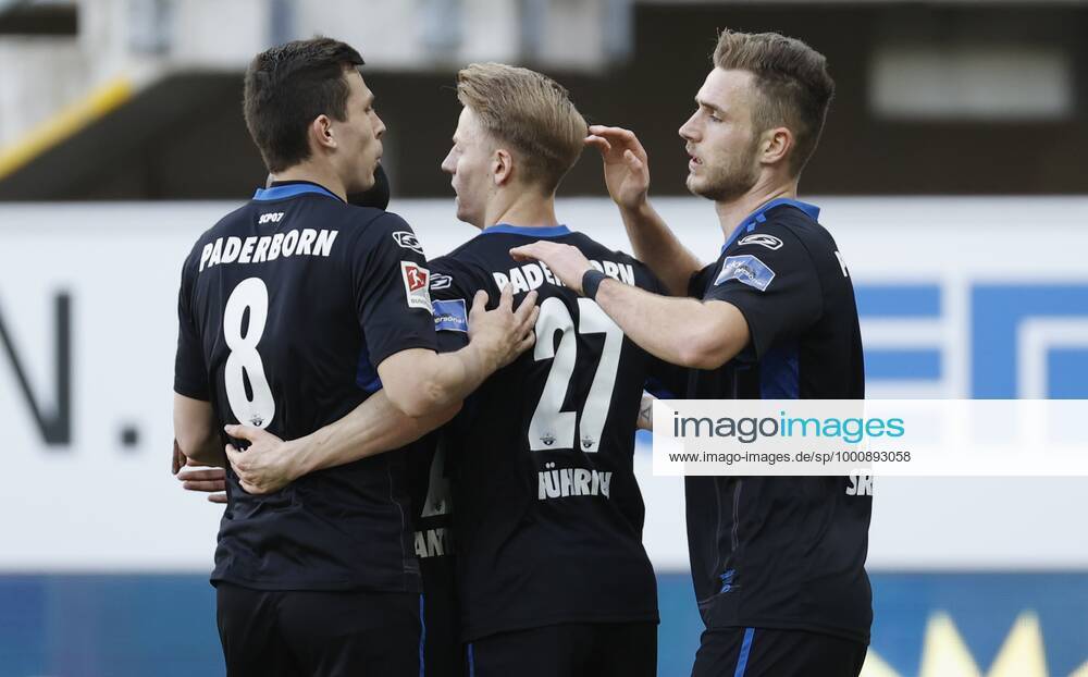 Cheering after the goal to 1 1, cheering, cheering, cheering, emotions around the goal scorer Dennis Srbeny SC Paderborn 07 , 20 02 2021, Football, 2 Bundesliga 2020 2021, 22 Spieltag, SC Paderborn 07 SV Sandhausen, GER, Benteler Arena in Paderborn, DFL REGULATES PROHIBIT ANY USE OF PHOTOGRAPHS AS IMAGE SEQUENCES AND OR QUASI VIDEO