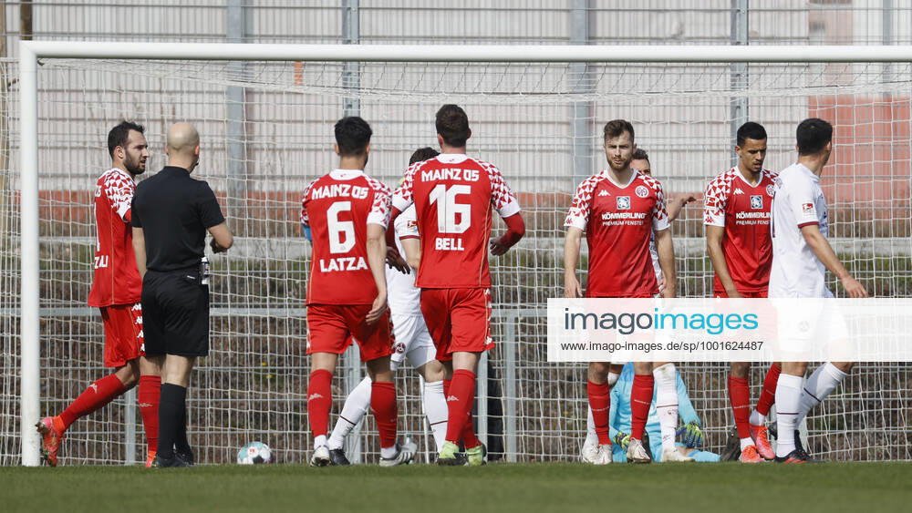 Cheering after the goal to 1 0, cheering, cheering, cheering, emotions around the goal scorer Alexander Hack 1 FSV Mainz 05 3 v re , 25 03 2021 Football season 2020 2021 Test match friendly FSV Mainz 05 1 FC Nürnberg FCN HMB
