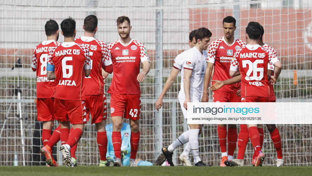 Cheering after the goal to 1 0, cheering, cheering, cheering, emotions around the goal scorer Alexander Hack 1 FSV Mainz 05 m , 25 03 2021 Football season 2020 2021 Test match friendly FSV Mainz 05 1 FC Nürnberg FCN HMB