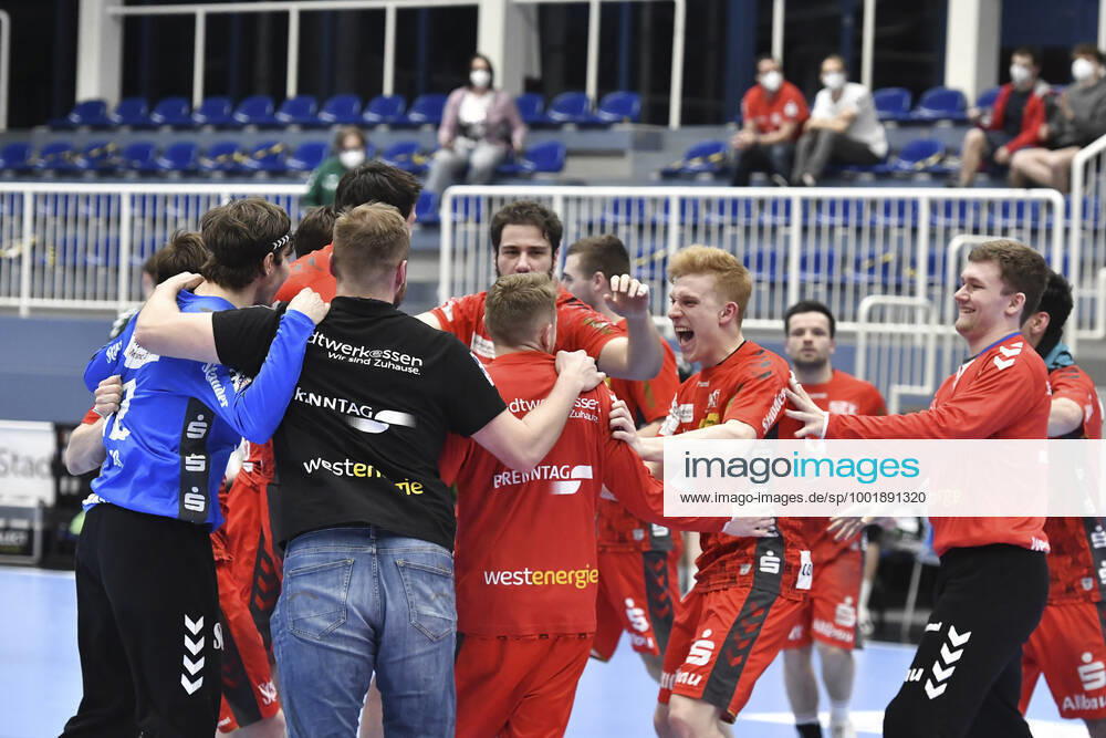 Final cheer Emotion joy of the team of Tusem Essen 01 04 2021 Handball, 1 Bundesliga, TUSEM Essen vs TSV GWD Minden, Arena am Hallo, Essen,