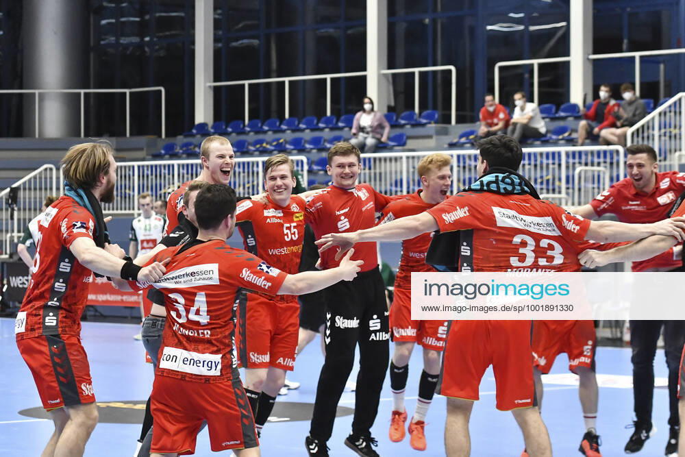 Final cheer Emotion joy of the team of Tusem Essen 01 04 2021 Handball, 1 Bundesliga, TUSEM Essen vs TSV GWD Minden, Arena am Hallo, Essen,