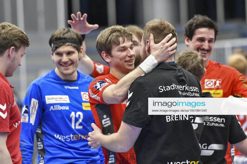 Final cheer Emotion joy of the team of Tusem Essen 01 04 2021 Handball, 1 Bundesliga, TUSEM Essen vs TSV GWD Minden, Arena am Hallo, Essen,