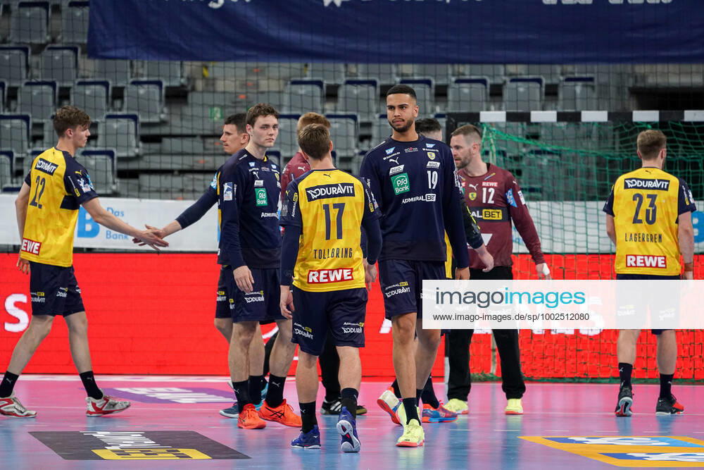 Rhein Neckar Löwen players, disappointed with defeat, disappointment after final whistle, highlight, loser, lost, frustration, disappointed, pessimistic, 06 05 2021, Mannheim Germany , Handball, Bundesliga, Rhein Neckar Löwen Füchse Berlin