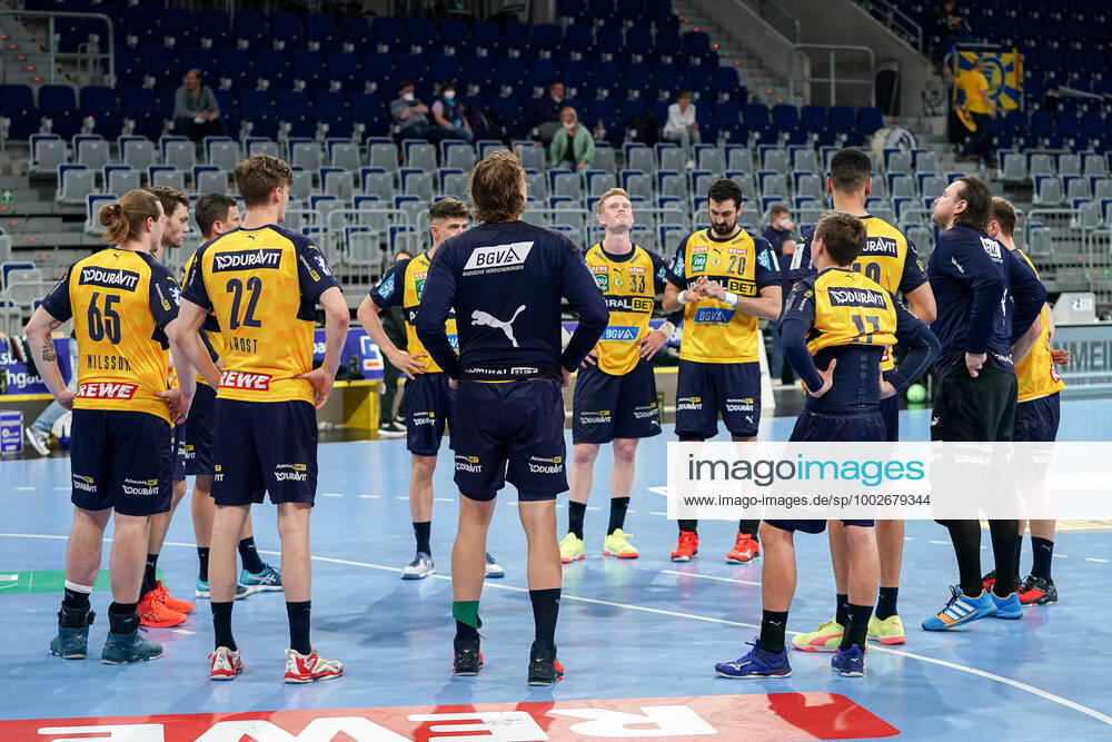Rhein Neckar Löwen players, disappointed about the defeat, disappointment after the final whistle, highlight, loser, lost, frustration, disappointed, pessimistic, 15 05 2021, Mannheim Germany , Handball, Bundesliga, Rhein Neckar Löwen HC Erlangen