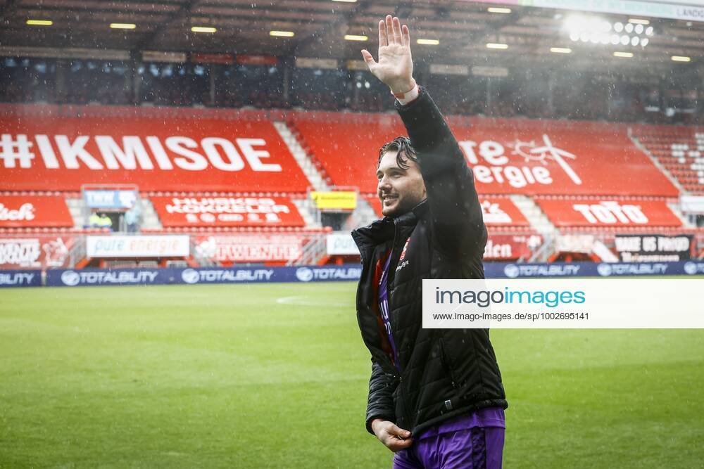 ENSCHEDE FC Twente goalkeeper JoelÃäDrommel says goodbye after the Dutch Eredivisie match between FC Twente and ADO Den Haag in Stadion De Grolsch Veste on May 16, 2021 in Enschede, the Netherlands ANP VINCENT JANNINK Dutch Eredivisie 2020 2021 ANPxSportx IVx 431425920