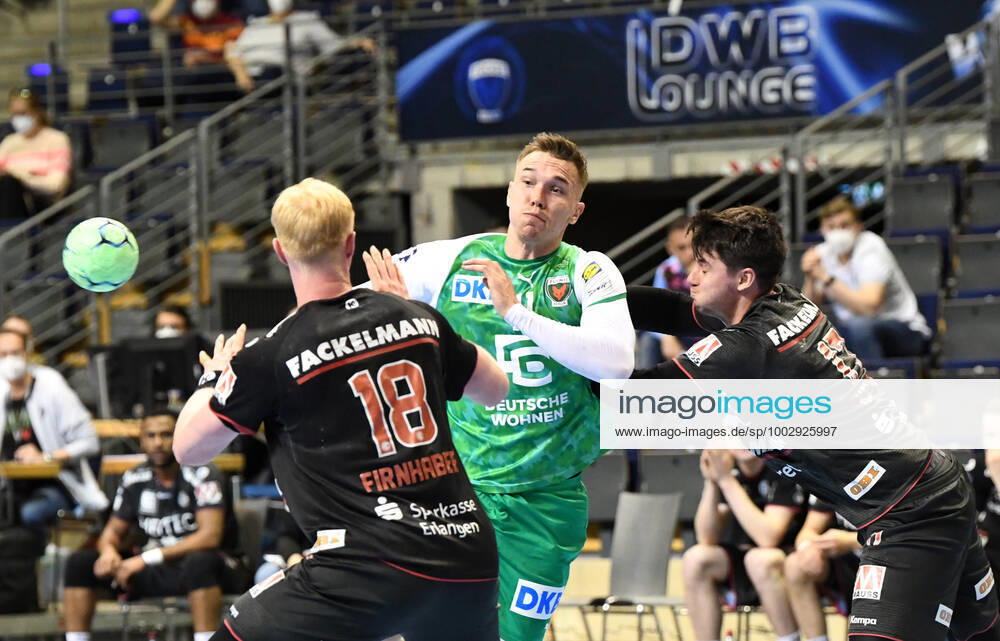 Handball, Men, Season 2020 2021, 1 Bundesliga 32 Matchday , Füchse Berlin HC Erlangen, f l Sebastian Firnhaber HC Erlangen , Lasse Bredekjaer Andersson Füchse Berlin , Benedikt Kellner HC Erlangen , 30 05 2021,