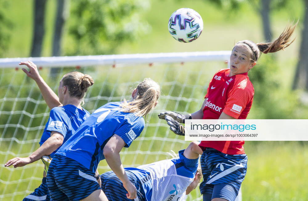 Goalkeeper Cecilie Haustaker Fiskerstrand of the Norwegian womens national football team during a training session on June 8, 2021 in Borgholm Photo Suvad Mrkonjic BILDBYRAN COP 170 SM0076 fotboll football soccer fotball träning practice training norge norway dam bbeng,