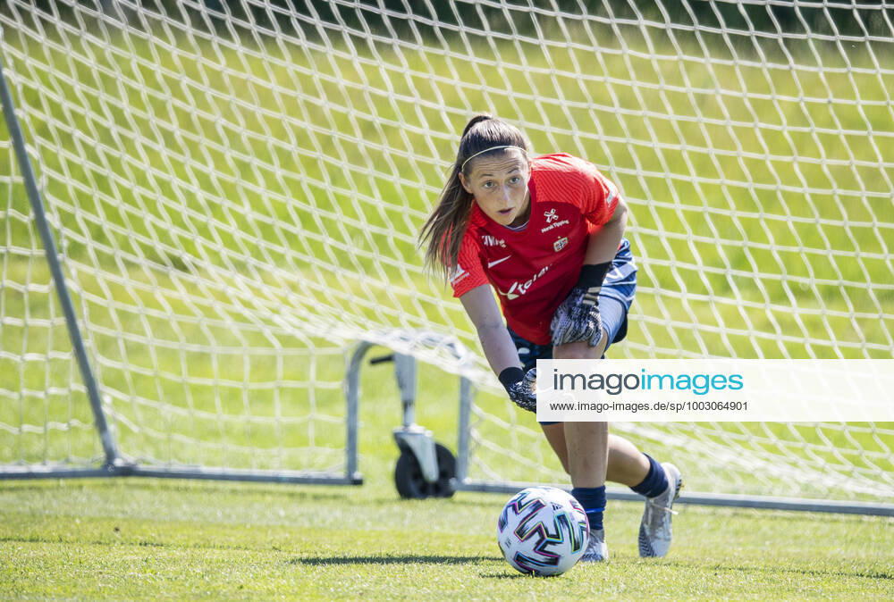 Goalkeeper Cecilie Haustaker Fiskerstrand of the Norwegian womens national football team during a training session on June 8, 2021 in Borgholm Photo Suvad Mrkonjic BILDBYRAN COP 170 SM0076 fotboll football soccer fotball träning practice training norge norway dam bbeng,